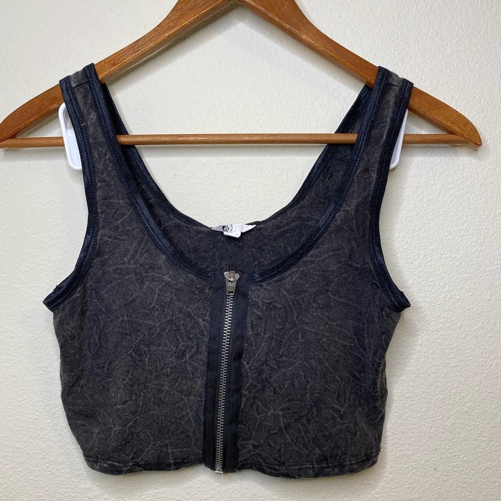 Volcom zip up bra size small